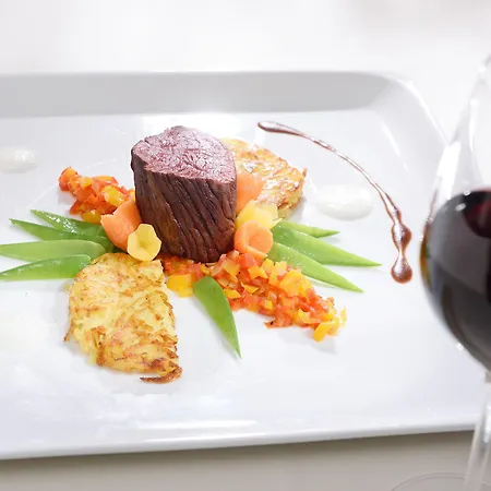 酒店 Parkhotel Maximilian 4*