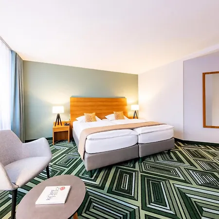 酒店 Parkhotel Maximilian 4*